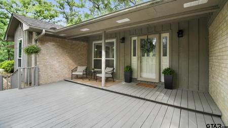 10349 Lakeshore