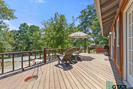 313 Crestview Ln