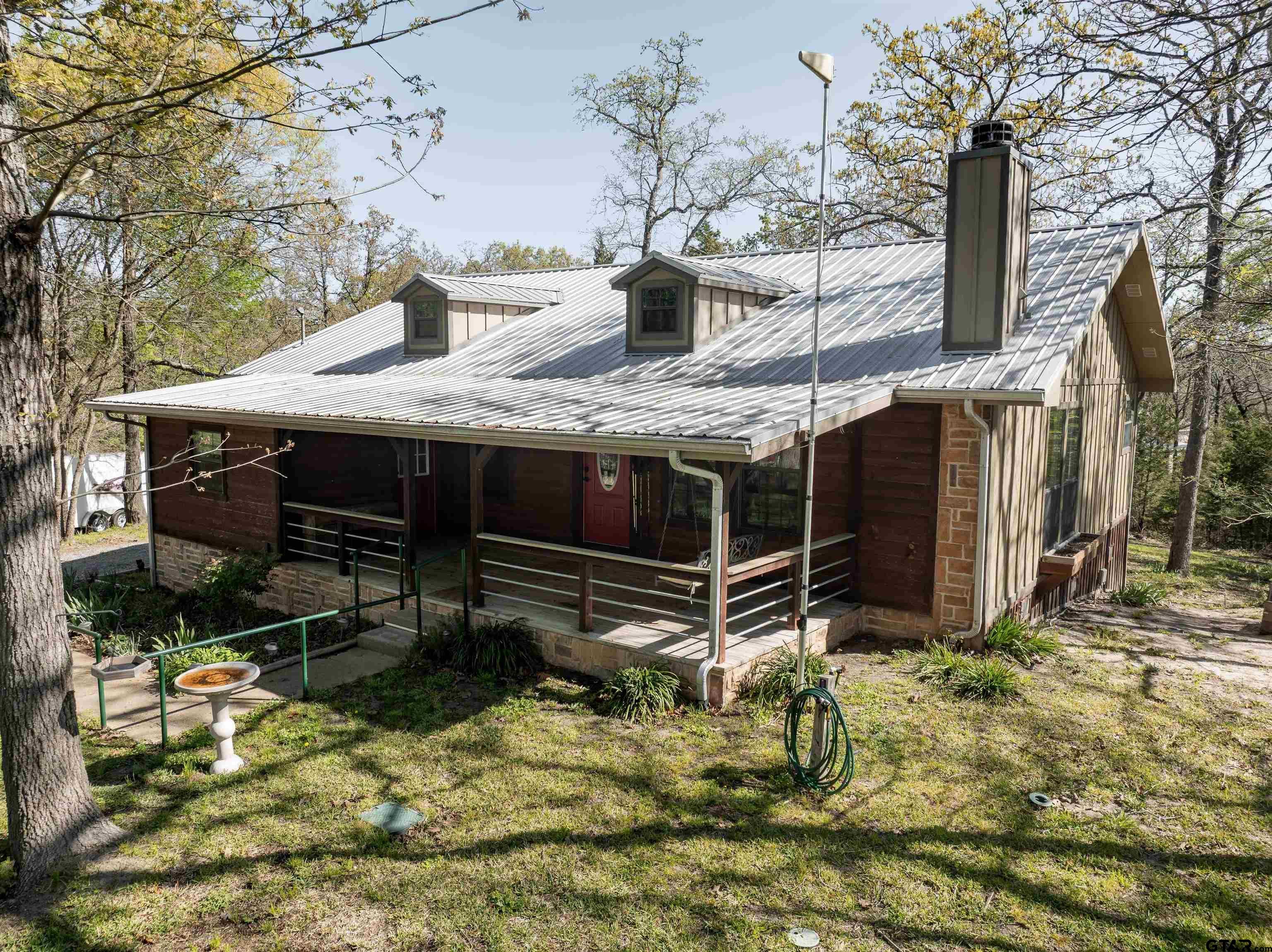 Image 0: 3 BR 2 bath lake home