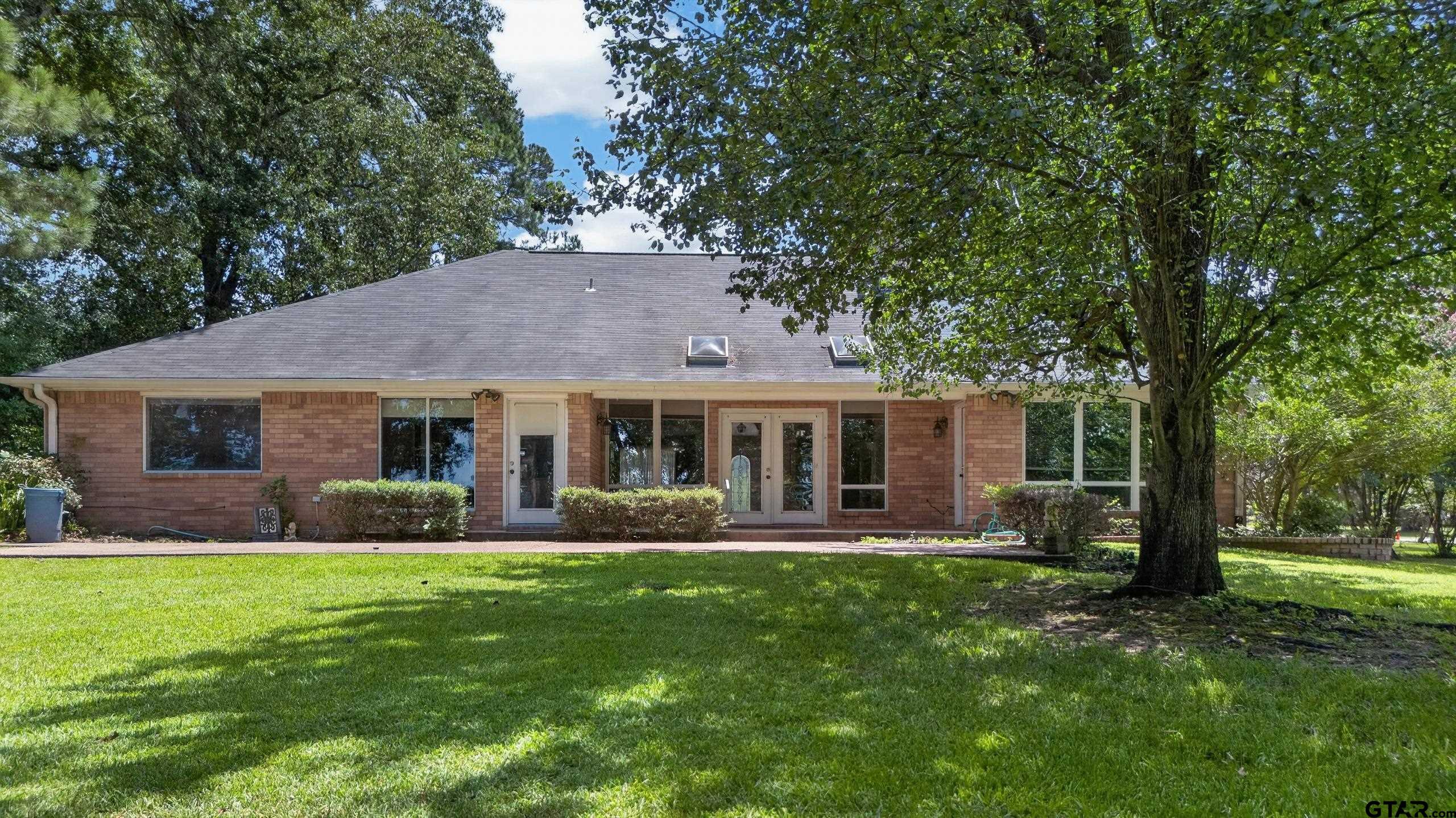 Image 4: Back of Home