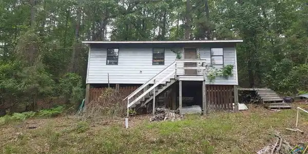 163 Ravenwood