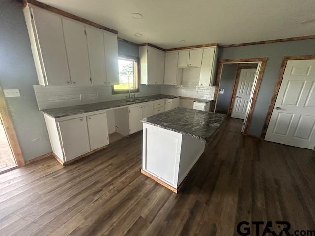 Image 2: Kitchen