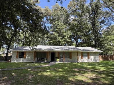 109 Dogwood St.