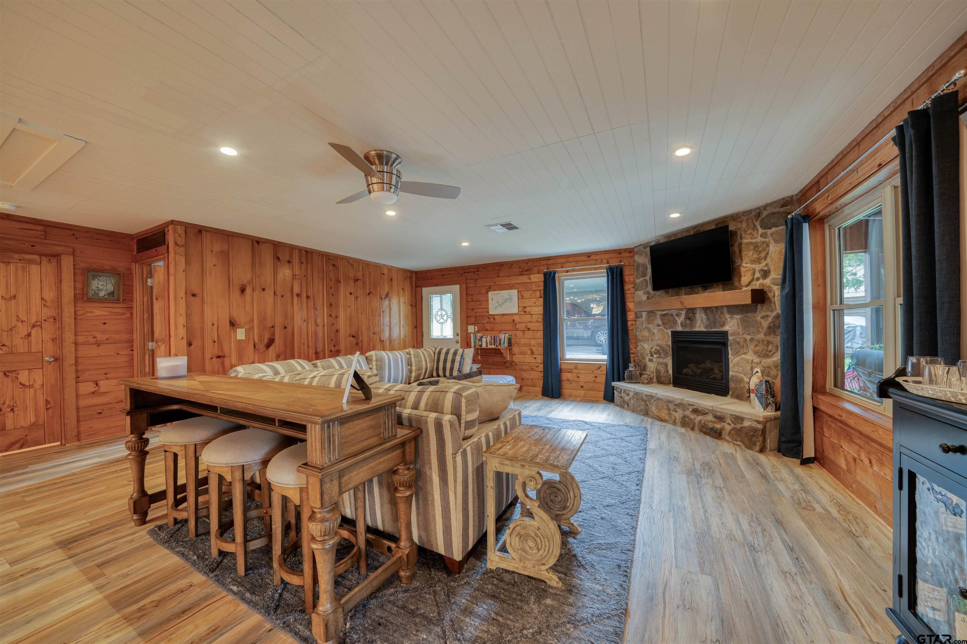 Image 1: Living Room