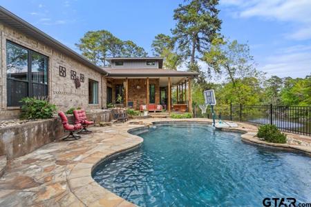 23677 Greenway Dr