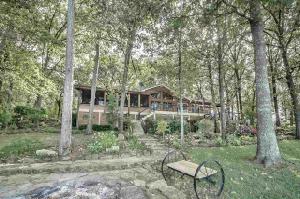 123 Larsen Ln
