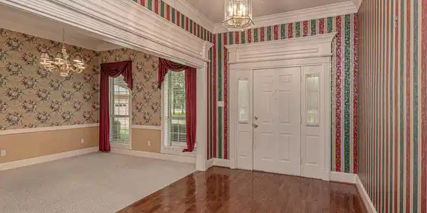 Image 4: Entryway