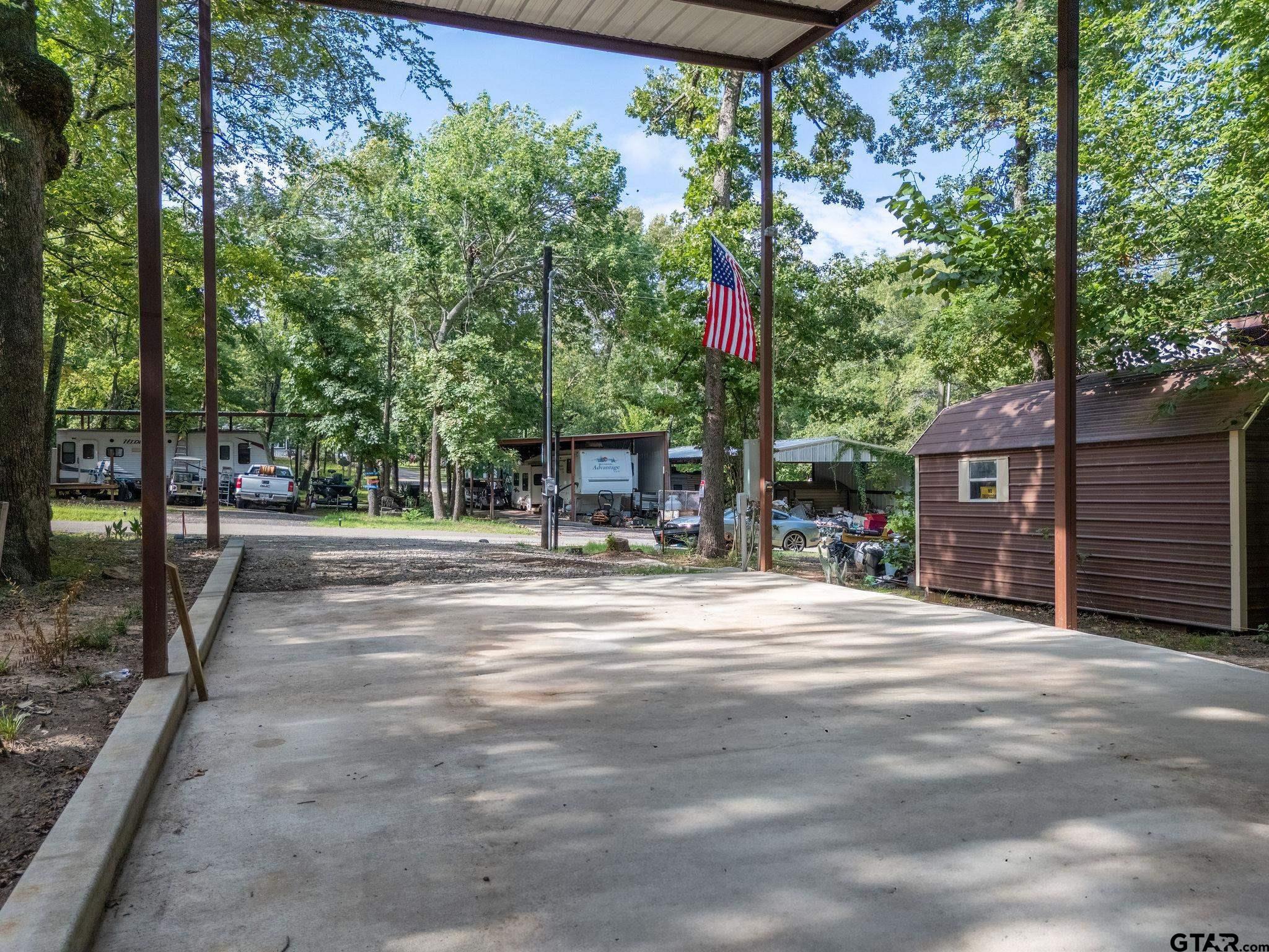 Image 4: Well shaded with awning and trees