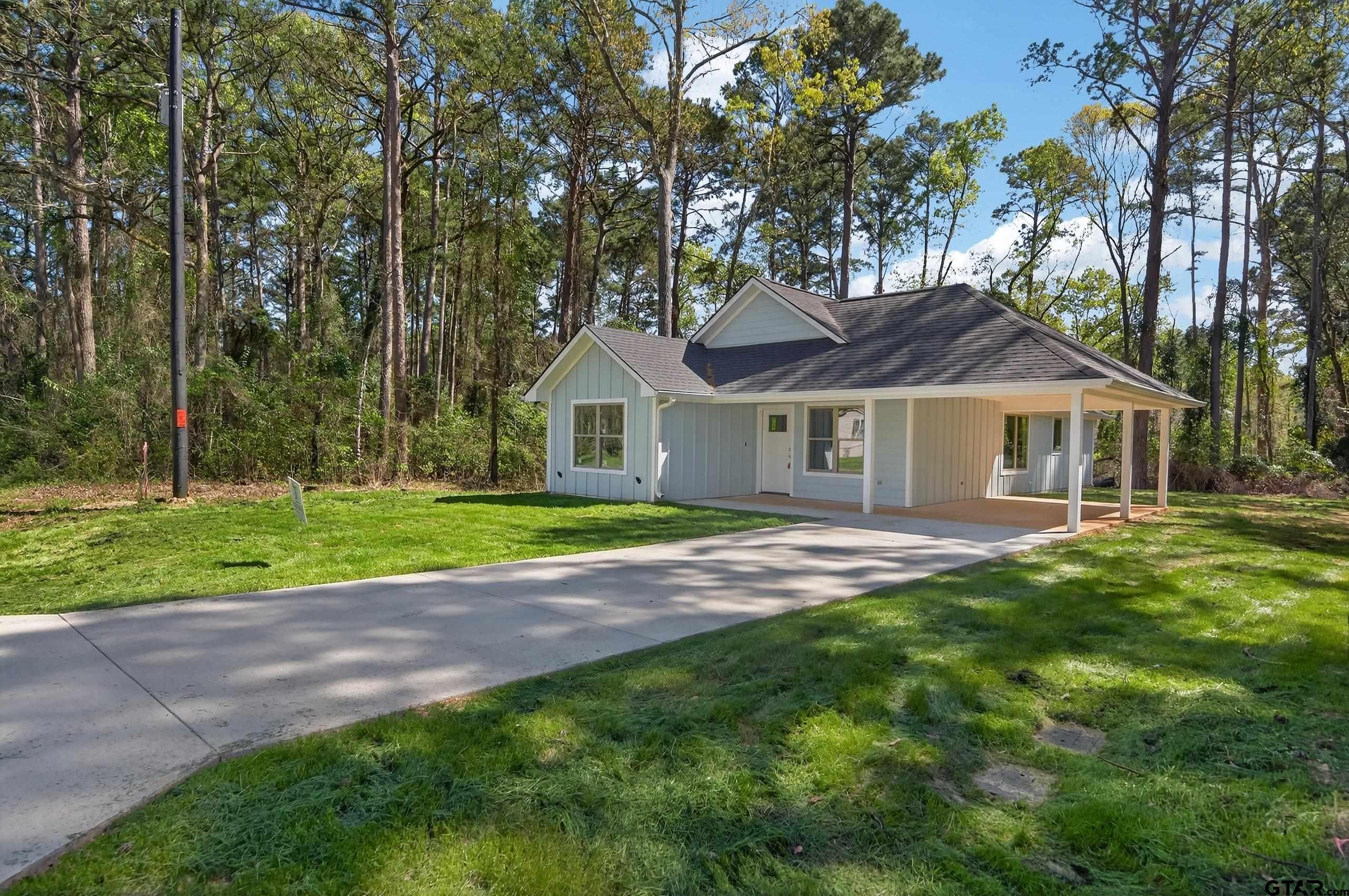 Image 3: Driveway