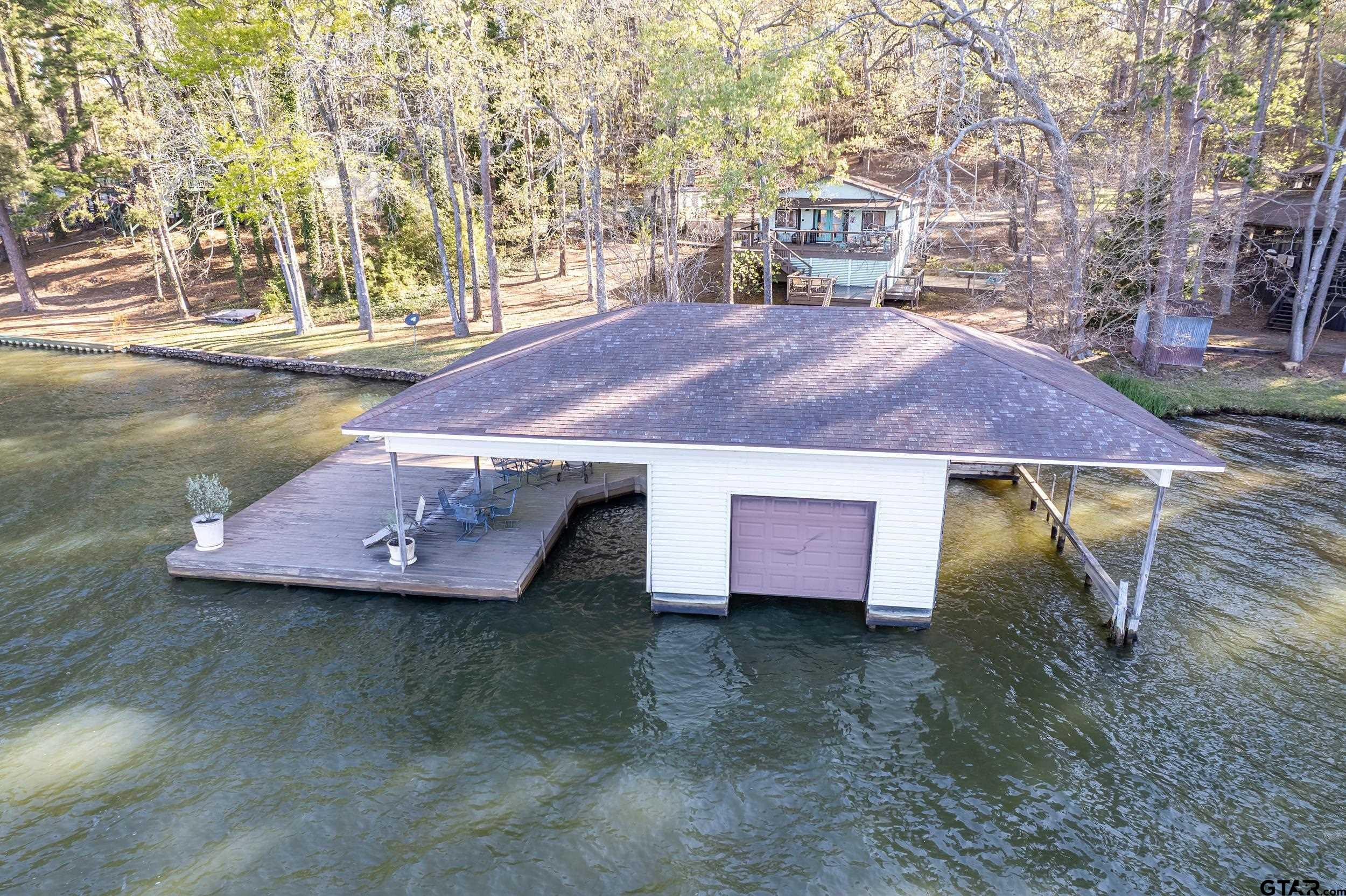 Image 2: 3 Stall Boathouse