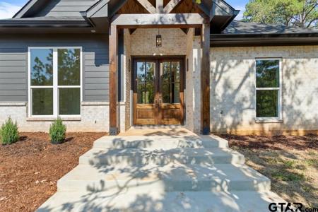 15837 Stillwaters