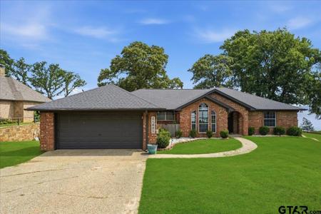 21821 Lakewood Ln