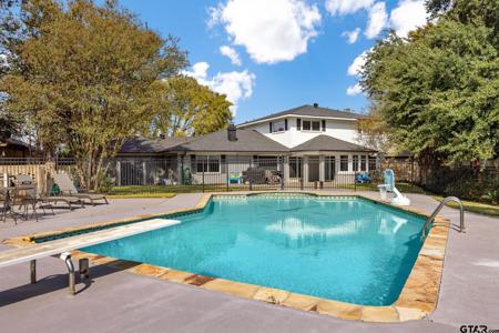 287 North Bay Drive