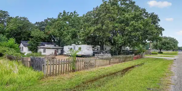 343 Southern Oaks Dr