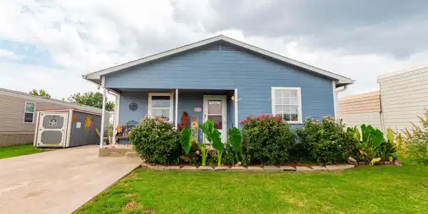 404 Holiday Village Dr