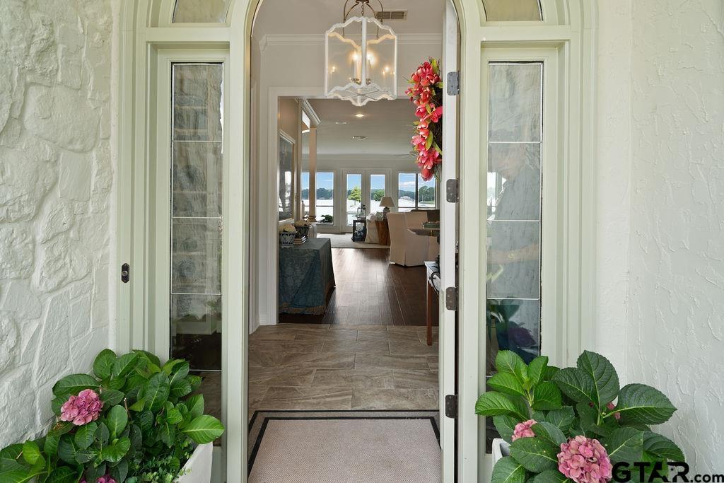 Image 4: Entry