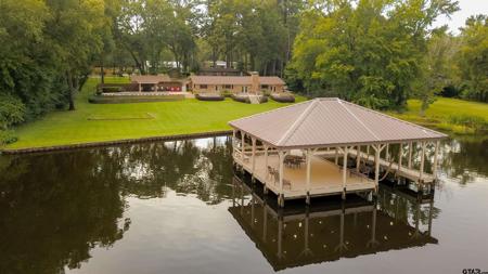 2110 W Lake Dr