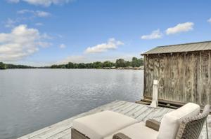 2635 Lakeshore Dr