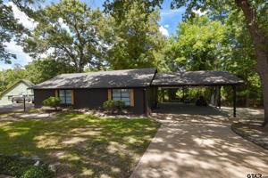 20346 Lake Shore Cir