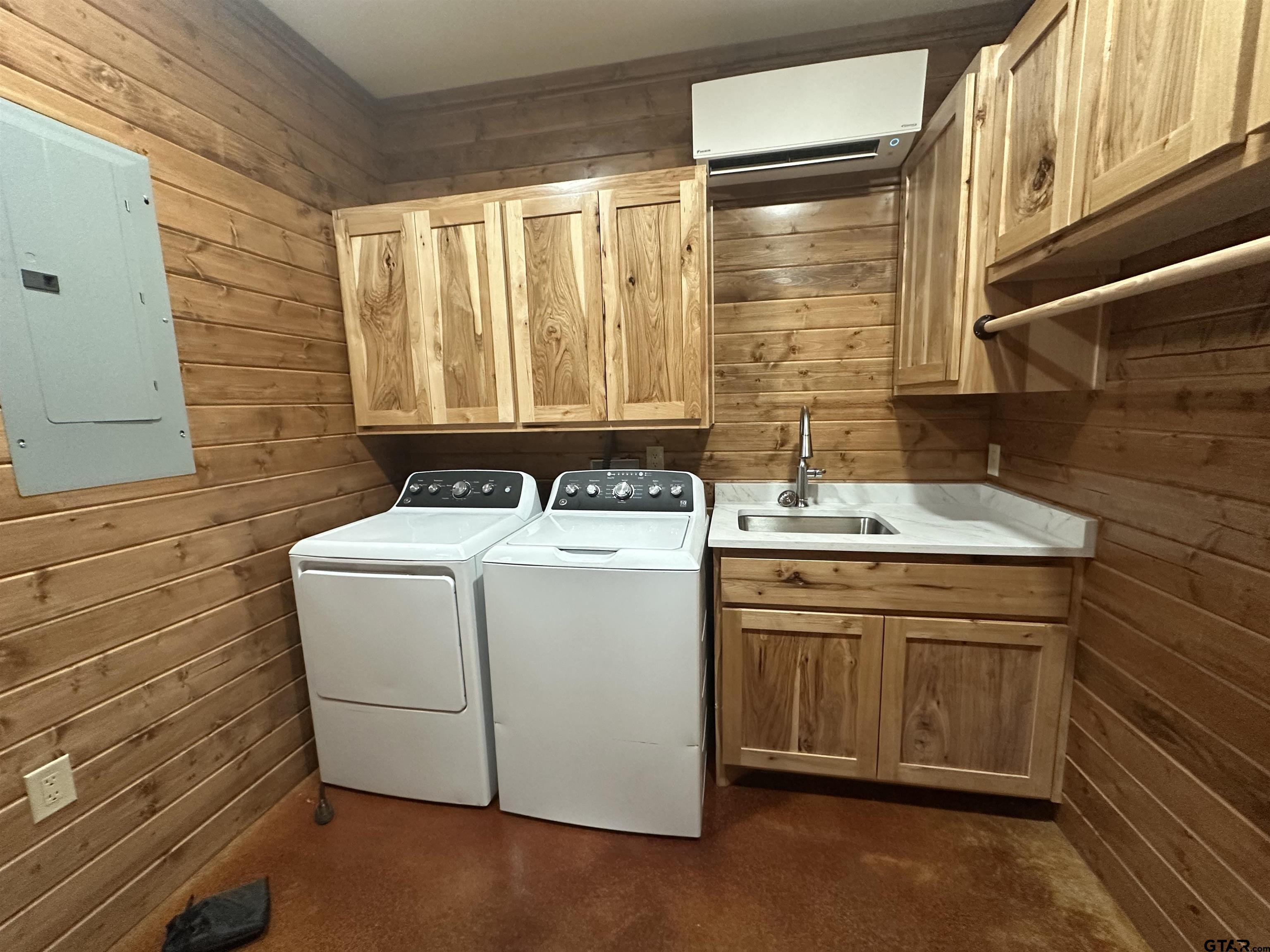 Image 3: Washer and dryer