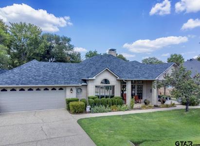 108 Holly Hill Ln