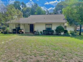 1200 Chateau LN