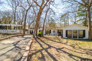 520 Woodside Dr.