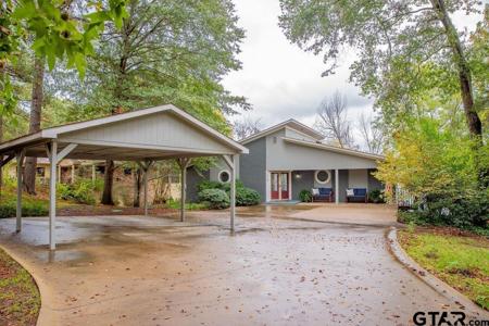1319 Hide A Way Ln West