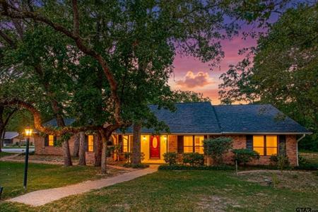 520 Dogwood Ln
