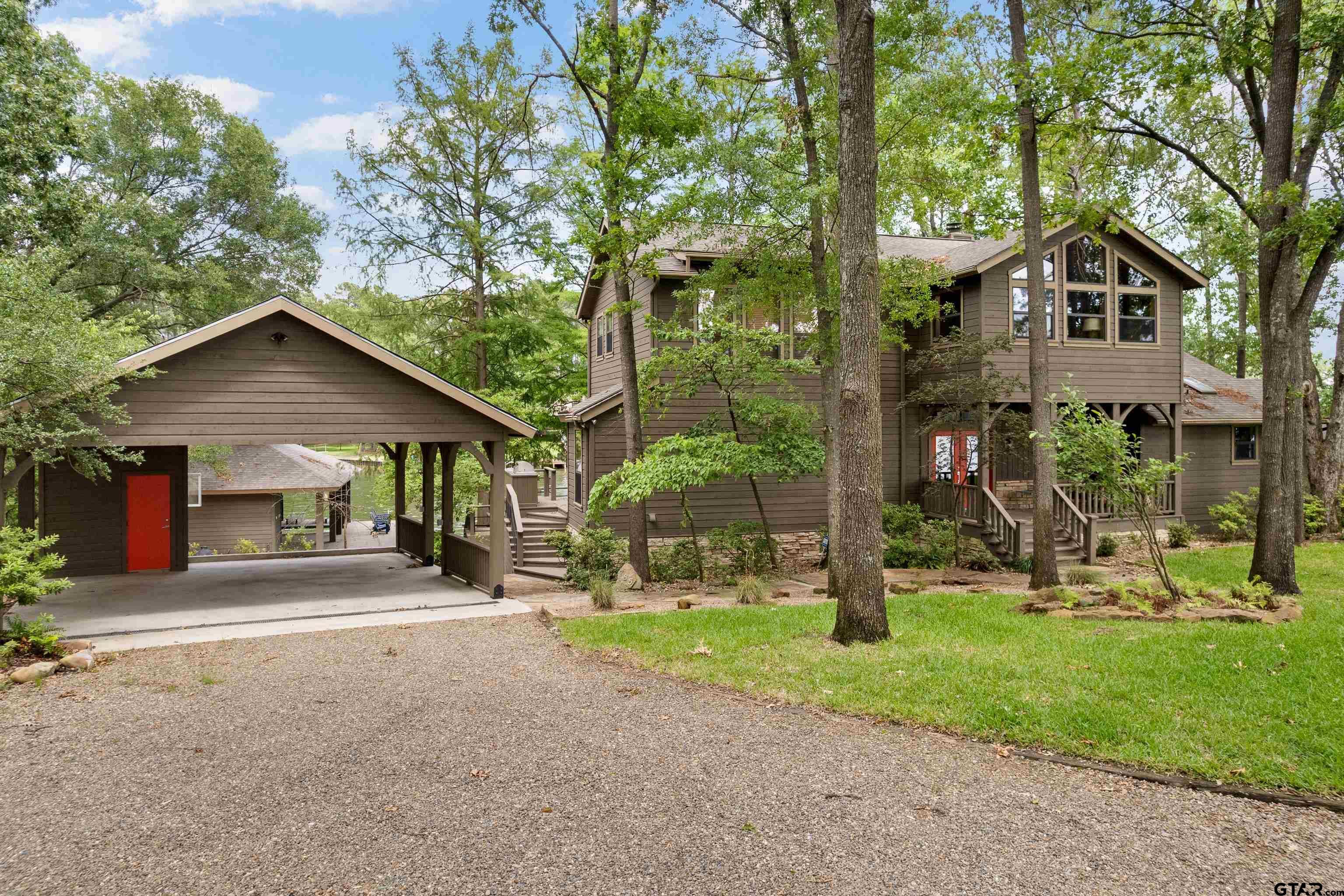 Image 2: Great Carport