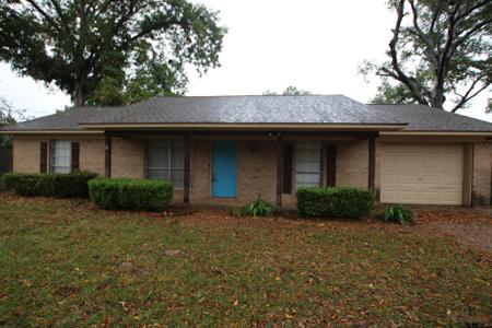 305 LAKEVIEW ST