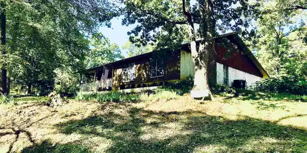 920 Deer Cove