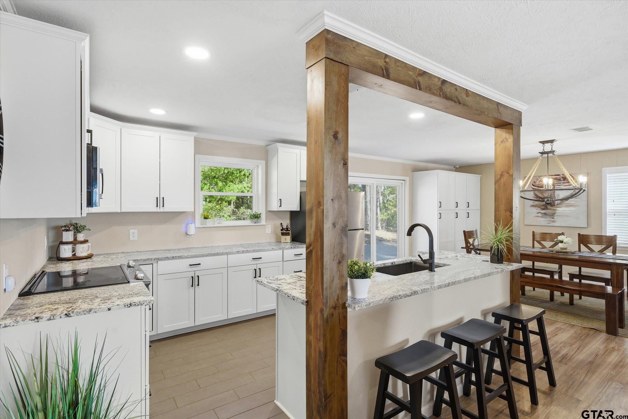 Image 1: Kitchen