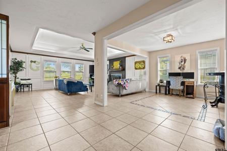 125 Williamsburg Ln