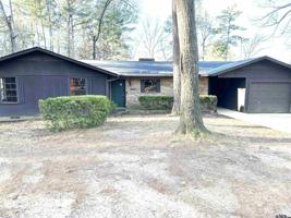 2129 Lakeshore Dr.