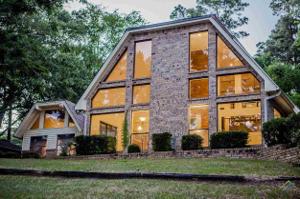 1728 Leisure Lane