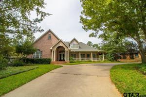 1415 Lakeshore
