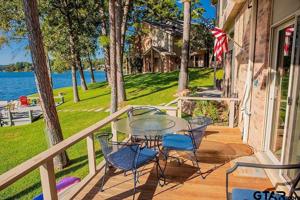 1106 Lake Cross
