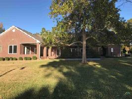 2401 LAKESHORE DRIVE