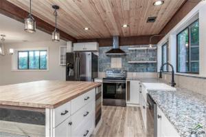 355 Holly Glen