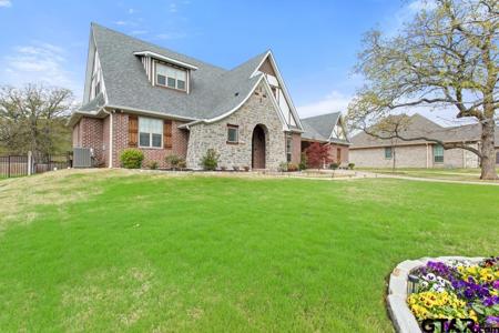 206 Winged Foot Dr