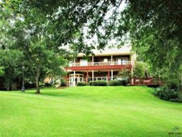 1719 Lakeshore Dr