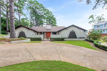 1347 Hideaway Ln W