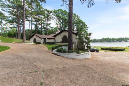 1347 Hideaway Ln W