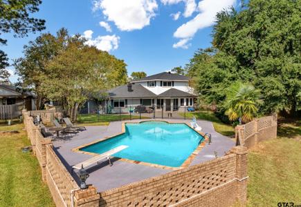 287 North Bay Drive