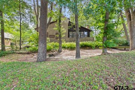 539 Woodside Drive