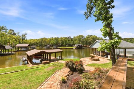 253 E El Dorado Dr