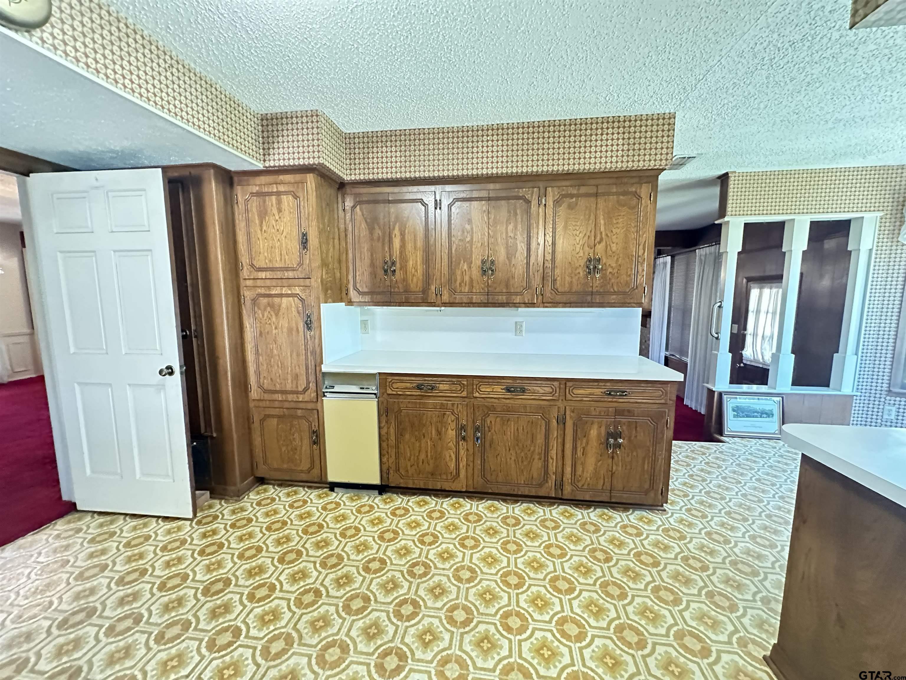 Image 3: Buffet area