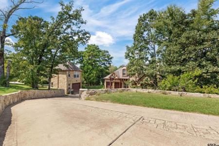 2861 J Cupit Ct