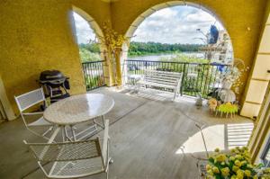 3363 Cascades Blvd. #209